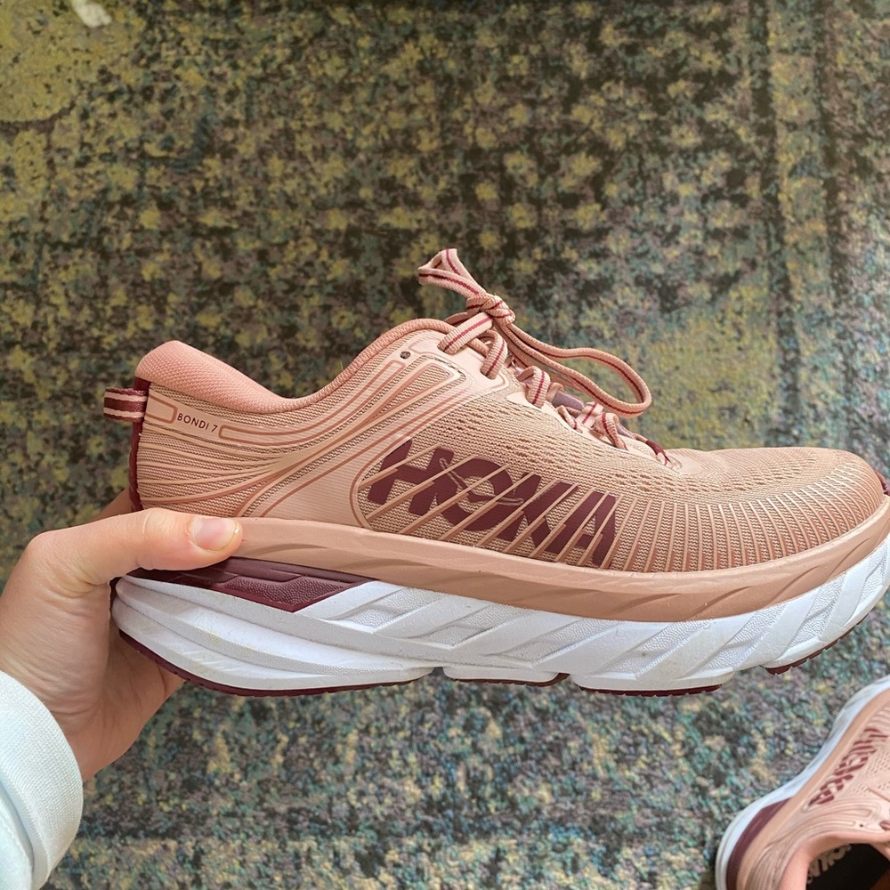 Like new HOKA Bondi 7 in pink! Sold Out online